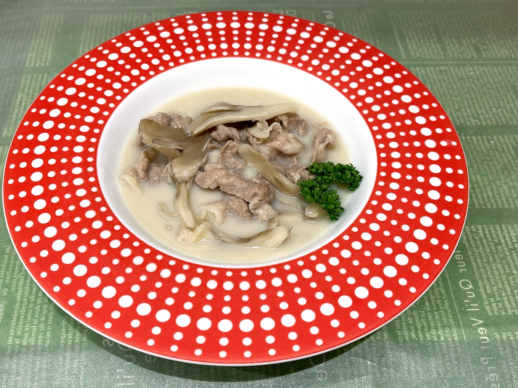 豚肉と舞茸の豆乳スープ