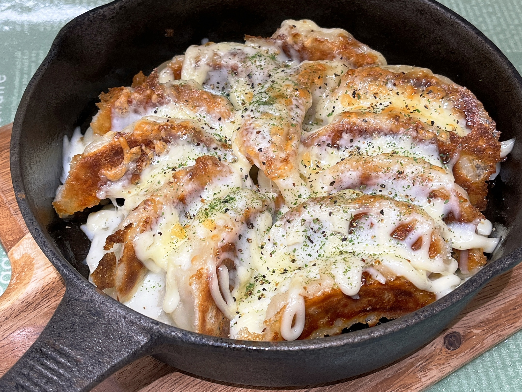 餃子のマヨチーズ焼き