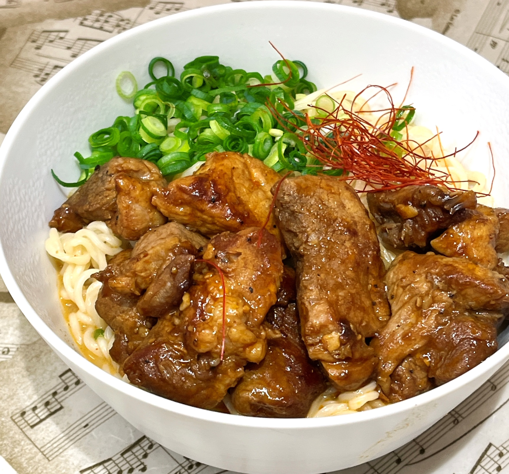 ゴロッと豚肉のせ担々麺風