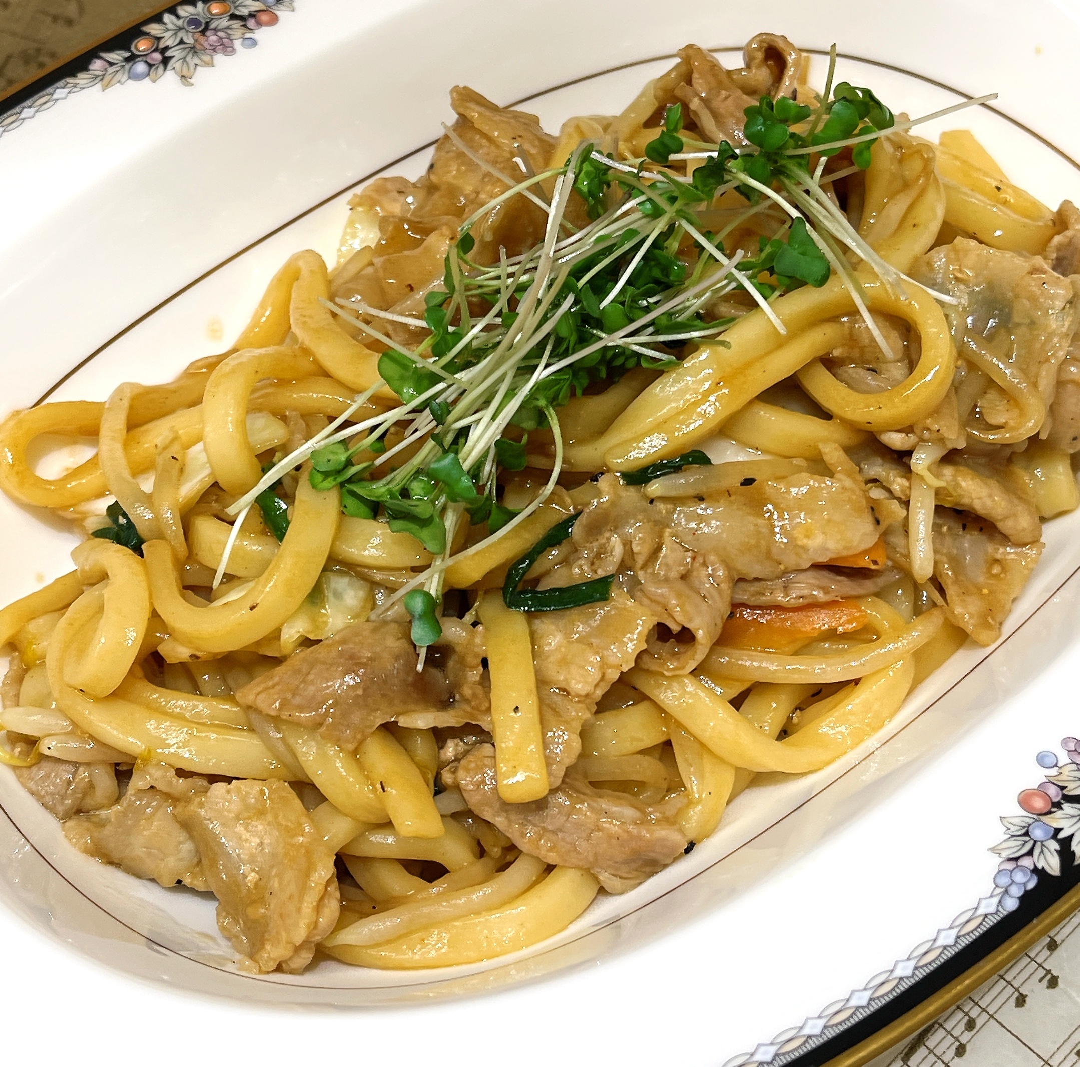 焼肉のたれdeたっぷりお肉の焼きうどん