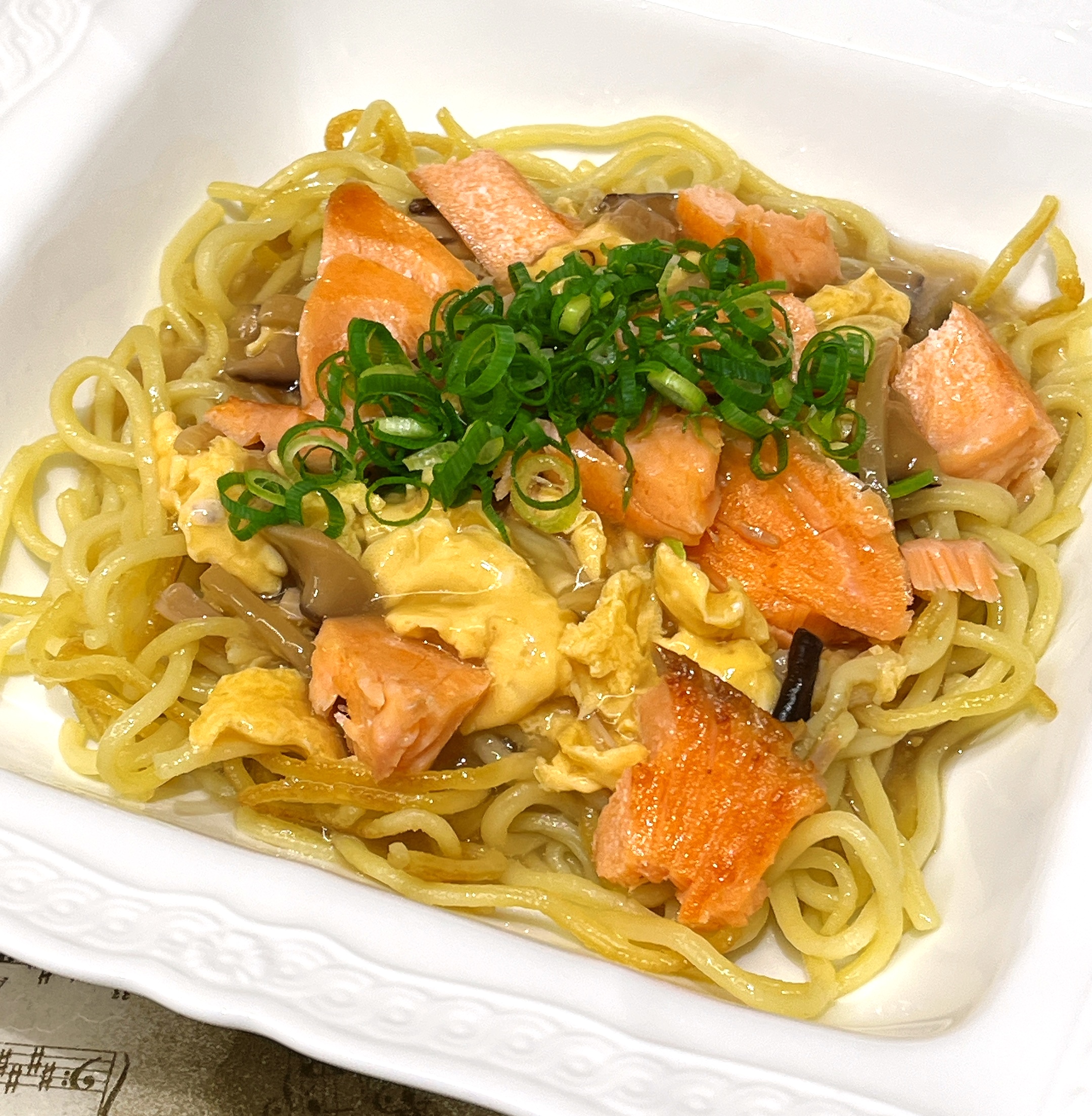 たっぷりサーモンのあんかけ中華麺