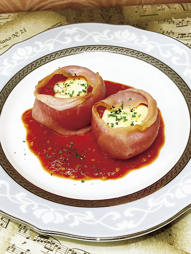トマトのチーズ詰め、生ハム巻き焼き