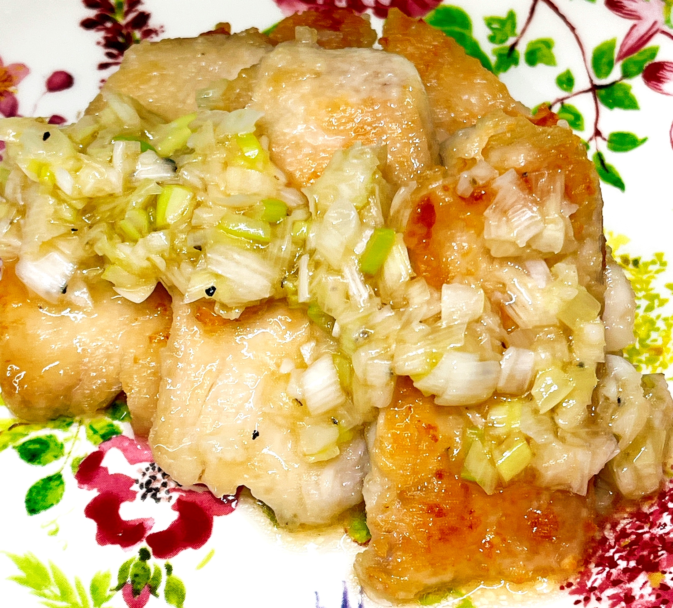 鶏ムネ肉のネギソースがけ